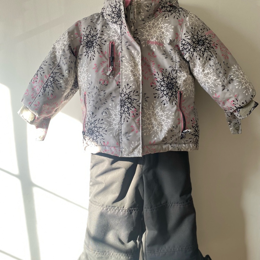Kids snowsuit fits 2/3T